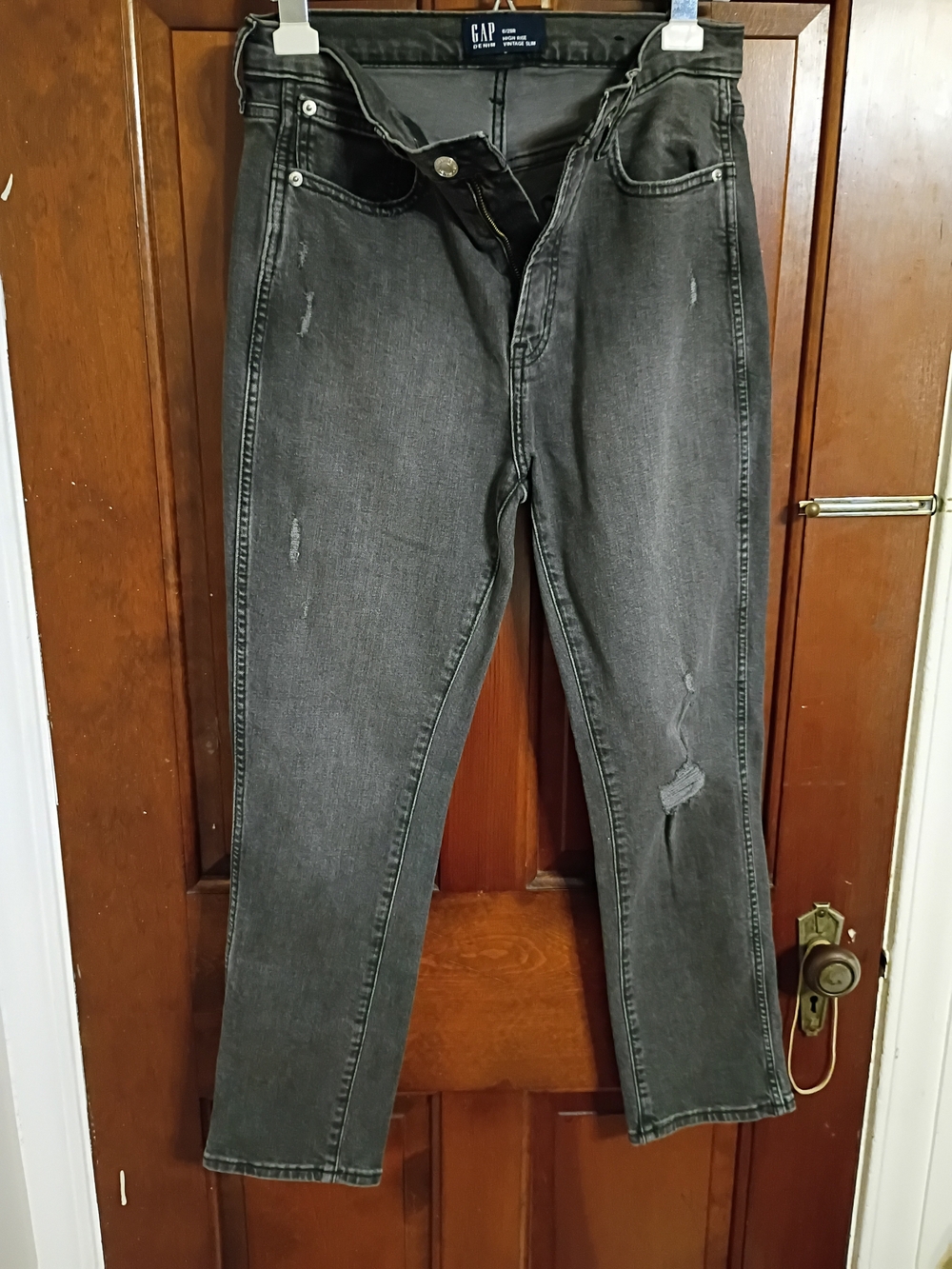 GAP Women's Gray Slim Straight Distressed Jeans Size 6
